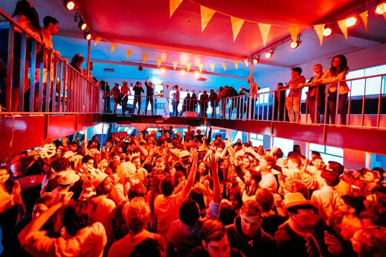 The Esn Kingsday Campsite Amsterdam Extérieur photo
